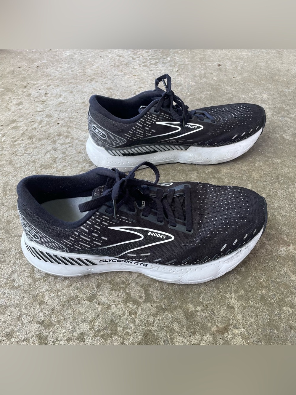 Brooks Women’s Black and White Glycerin GTS Running Shoes Sneakers Size 9 WIDE